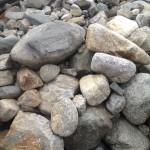 yapay gölet çakılve kayalar